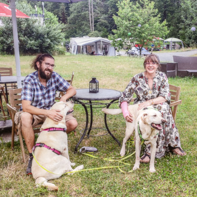 Die Betreiber des Campingplatz Haumühle - Ute, Benno und Barney
